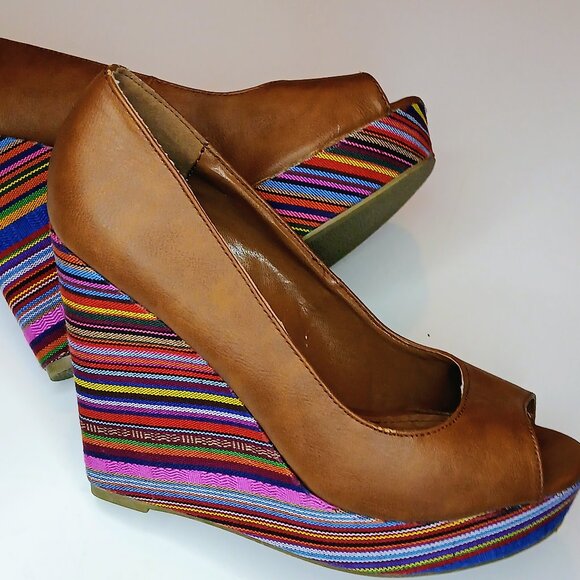 Charlotte Russe Shoes - EUC Charlotte Russe 5 Inch Peekaboo Wedge Heel Women's Size 8